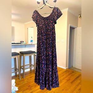 Old navy Long Flowery dress, Large.